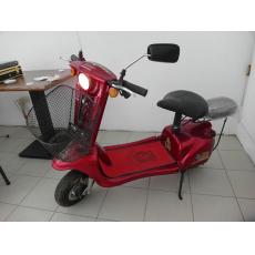 紅色電動自行車